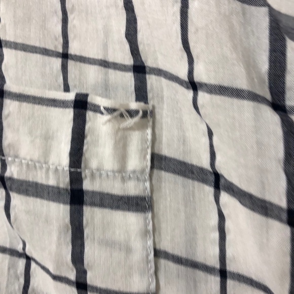 Elizabeth and James Carine Button Down Shirt—XL - Picture 6 of 12